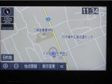 ナビ付きで、遠出や初めての道も安心。道に迷う心配が少なく、同乗者との会話や運転に集中出来ます。ご家族でのお出かけにも心強いポイントです。