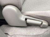 一人一人に合ったポジションにシートを細かく調整することが出来ます。長時間の運転でも疲れにくくなり、安心して運転することに寄与します。