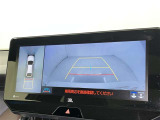 バックモニター付なので後退時に後方が見えるので安心。 車は構造上、死角がたくさんなので万が一を考えると必須ですね。 あくまで補助の為の装備、バックは目視で確認する事が重要ですよ。