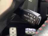 【レーダークルーズコントロール】高速道路での長距離走行が楽に!!自動で速度を保つクルーズコントロールが、衝突軽減システムと連携し、前方の車両を感知して車間を保つように速度調節してくれます!!