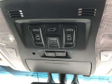 両側電動スライドドアのスイッチ付です。車内からもスイッチひとつで楽にドアの開閉が可能です。電動なので開閉時に力を使う必要がなく、半ドアになることもありません!