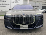 【キドニーグリル】BMWは約90年もの間、ほぼ全ての車両にひと目でBMWだと分かるこの特徴的なフロントグリルが備えられ、デザイン・アイコンとして親しまれてきました。