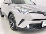 フォグランプ装着車です。暗い夜道の車両前方を明るく照らします