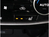 運転席、助手席にはシートヒーター機能を装備!電熱線を使用した暖房ですので、寒い季節や雨などで急に体が冷えてしまったとき等に便利で快適な機能です!