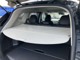 トノカバーがあるので、車外から荷室内が見えず防犯面とプライバシー面が向上します。