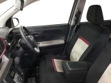 高いホールド性で運転姿勢が安定します。長距離ドライブでも疲れにくいのが魅力です。快適なドライビングライフをお送りください♪