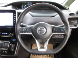 運転が楽しくなる明るく開放的な運転席まわりです。