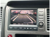 【バックカメラ】駐車時に後方確認もできますので、大きなお車が不安なお客様でも安心してお乗り頂けます。