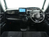 ◆インテリアパネル◆視界広々で非常に運転しやすくロングドライブでも疲れを感じさせないすっきりとまとまったインパネ周りです。