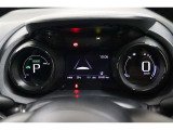 マルチインフォメーションディスプレイ付きのメーターです!エコ運転へ導く多彩な情報を表示してくれます。
