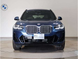 【キドニーグリル】BMWは約90年もの間、ほぼ全ての車両にひと目でBMWだと分かるこの特徴的なフロントグリルが備えられ、デザイン・アイコンとして親しまれてきました。