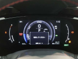 とっても見やすいメーターです。夜間時はラグジュアリーな気分にさせてくれる照明が魅力ですので、夜のドライブも楽しみになりますよ♪