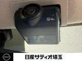 最近では付いてる車も多くなってきました。中古車ではまだまだ付いていればラッキーなドライブレコーダーです♪