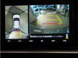パノラミックビューモニター付きです。車両を上から見たような映像をディスプレイオーディオ画面に表示。運転席からの目視だけでは見にくい、車両周辺の状況をリアルタイムでしっかり確認できます。