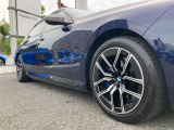 【BMWアロイホイル】軽量かつ強度に拘ったアロイホイル。走行性能ポテンシャルを引き出す設計。車の足元を引き締めてくれる大きなポイントはアロイホイルです。