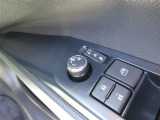 駐車時や狭い道でのすれ違い時に気を使うミラー。電動格納式ドアミラーはそんな時に便利です。
