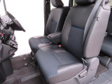 納車の前にはエンジンオイル、オイルエレメント、エアクリーナー、クーラント、バッテリー、ワイパーゴムのチェックまたは交換を行います!