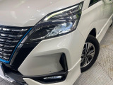 【LEDヘッドライト】悪天候や夜間走行時も良好な視界を確保し安心して運転できる高輝度LEDヘッドライトを装備!点灯速度が早く、消費電力も抑えられています。