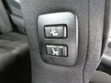 助手席もパワーシート付です。運転席からは、助手席肩口パワーシートスイッチで助手席シートの操作が手軽にできます。