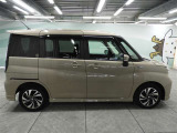 両側パワースライドドア付きだから、狭い駐車スペースなどでの 乗り降りラクラク!小さなお子さまのいるご家庭には嬉しい装備。