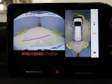 パノラミックビューモニター付きです。車両を上から見たような映像をディスプレイオーディオ画面に表示。運転席からの目視だけでは見にくい、車両周辺の状況をリアルタイムでしっかり確認できます。