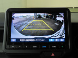 リアワイドカメラシステム!従来の視野に加えて、後方側方を約180&deg;まで見えるワイドビューと、後方を真上から見たような視野で駐車時などに便利なトップダウンビューの3つの視野があります!