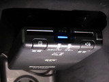 グローブボックス内部右上段にETC車載器が搭載されております。