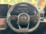 【純正革巻きステアリング】上質な革を使用することで、手にしっかり馴染みとても運転しやすいハンドルです♪