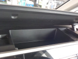 運転席前収納
