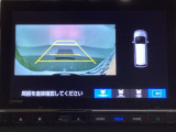 バックでの車庫入れも安心です! リアカメラが付いているバックモニター付のナビを装備しております。バンパーについているソナーや、操作線もついており距離感も画面から確認できます。