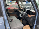 運転席まわりは、使用感も少なく良好な状態です。