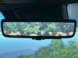 【デジタルインナーミラー】後席の大きな荷物や同乗者で後方が確認しづらい時でも安心!カメラが撮影した車両後方の映像をルームミラー内に表示。クリアな視界で状況の確認が可能です!