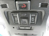 電動スライドドアのスイッチで車内からもスライドドアの開閉ができます。イージークローザー機能で半ドアになることも防止してくれます。