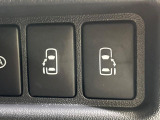 【両側スライドドア】駐車場で隣の車との間隔が狭く乗りにくい時、スライドドアなら安心!ドアオープン時も幅を取らず、開口部が広いので乗り降りがとっても簡単です。大きな荷物の出し入れも後席から可能♪