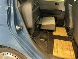 シートをはね上げれば、高さのある荷物も積めます。