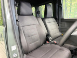 運転席まわりには十分なスペースがあり、大柄な方でもゆったり運転していただける環境です。