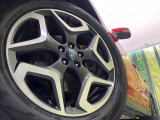 【純正18インチアルミホイール】外観にマッチした純正アルミホイールを装着しております。各種社外アルミホイールや、スタッドレスタイヤも取扱いしております。是非ご相談ください♪