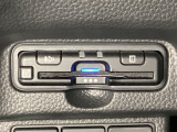 ハンドルの左下にETCがついています。高速道路の料金所の通過も楽々です。 カードの取り出しもしやすい場所についています。