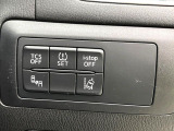 【ブラインドスポットモニタリング】走行中、ドアミラーの死角になりやすい箇所に後続車が接近するとサイドミラー付近に警告を表示、ドライバーに注意喚起をしてくれます。