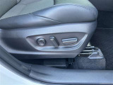 パワーシート搭載。微妙な調整が手軽にでき、最適なポジションで運転することが可能です。