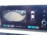 バックカメラの画像です。ガイドラインがスムースな車庫入れをサポートいたします。車庫入れの安心感がアップしますね。
