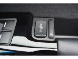 【シートヒーター】エアコンに比べて暖まるスピードが速いので冬でも快適に過ごせます!冷え症で悩まれている方にも◎また、エアコンに比べて車内の空気が乾燥しにくいのも、嬉しいポイントです♪