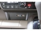 スマートフォンなどの音楽再生が可能なUSB接続ジャック装備車両です♪♪♪