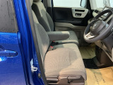 フィット感のあるシート。しっかりと支えてくれるので、長時間の運転を快適にサポートしてくれます。