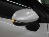 サイドターンランプ付きドアミラー。車両のドレスアップと右左折時の被視認性を兼ね備えたお洒落なミラーです。