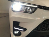 LEDヘッドライトです。デザイン性がよくとても明るいので、夜間の走行や悪天候でも安心です。しかも長寿命!