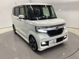狭い駐車場でも、スライドドアならチャイルドシートへのお子さまの乗降や荷物の積載もスムーズ。