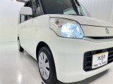 明るいライトが夜道を明るく照らしてくれます。 運転する上で、道路状況をいかに早く認識できるか重要なポイントです。 白色光が暗い道も明るく照らしてくれますよ。