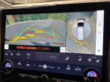 【パノラミックビューモニター】専用のカメラにより、上から見下ろしたような視点で360度クルマの周囲を確認することができます☆死角部分も確認しやすく、狭い場所での切り返しや駐車もスムーズに行えます。