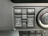 ★ウェルカムオープン機能★降車時にスイッチで予約をしておけば乗車時にスマートキーをもってクルマに近づくだけでスライドドアが自動でオープン!